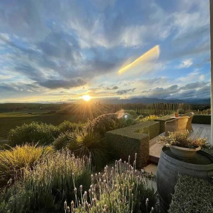 Luxury Cottage With Stunning Vineyard Views Renwick Ngoại thất bức ảnh